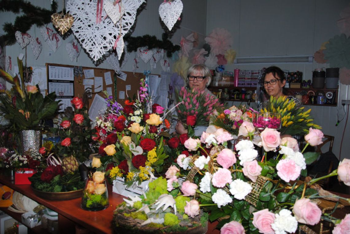 Uśmiechu, radości, słoneczka! Wszystkim paniom, pannom, dziewczętom! Uśmiechu, radości, słoneczka! Wszystkim paniom, pannom, dziewczętom!