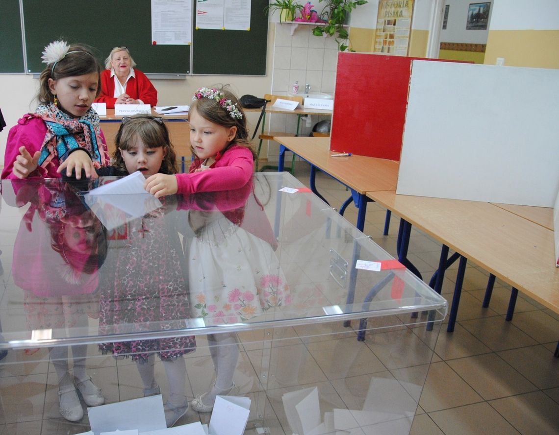 Ważą się losy demokracji