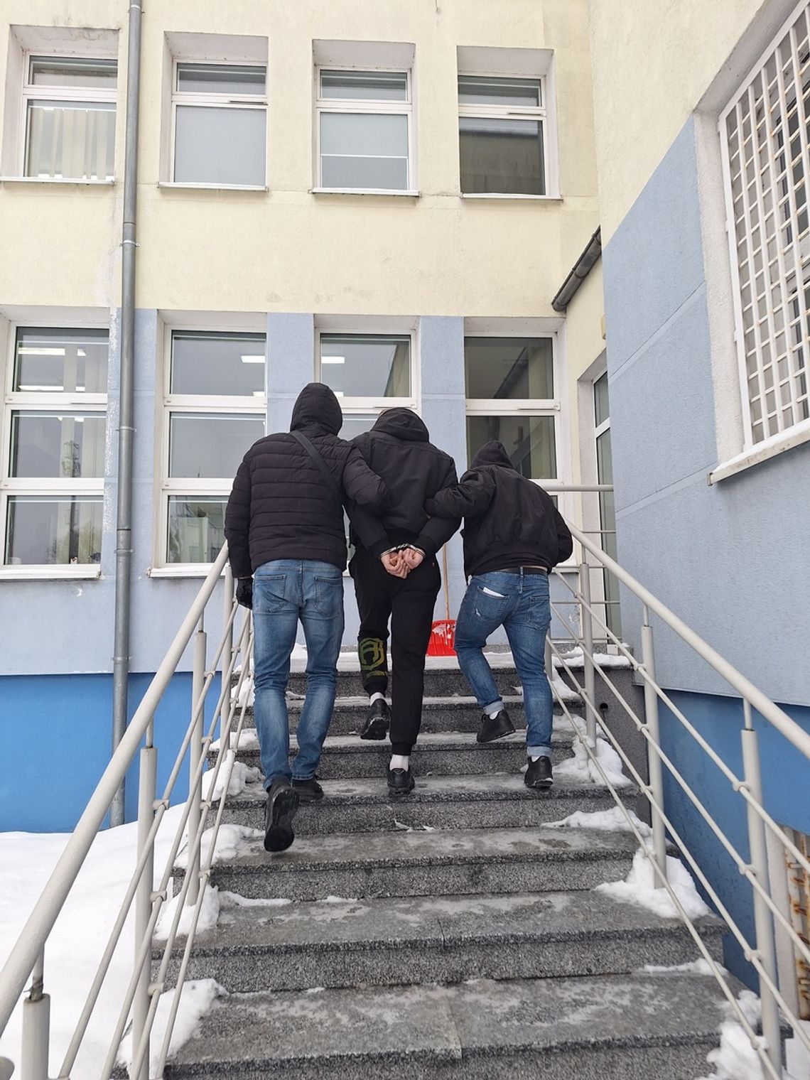 Wpadł z kilogramem narkotyków Wpadł z kilogramem narkotyków