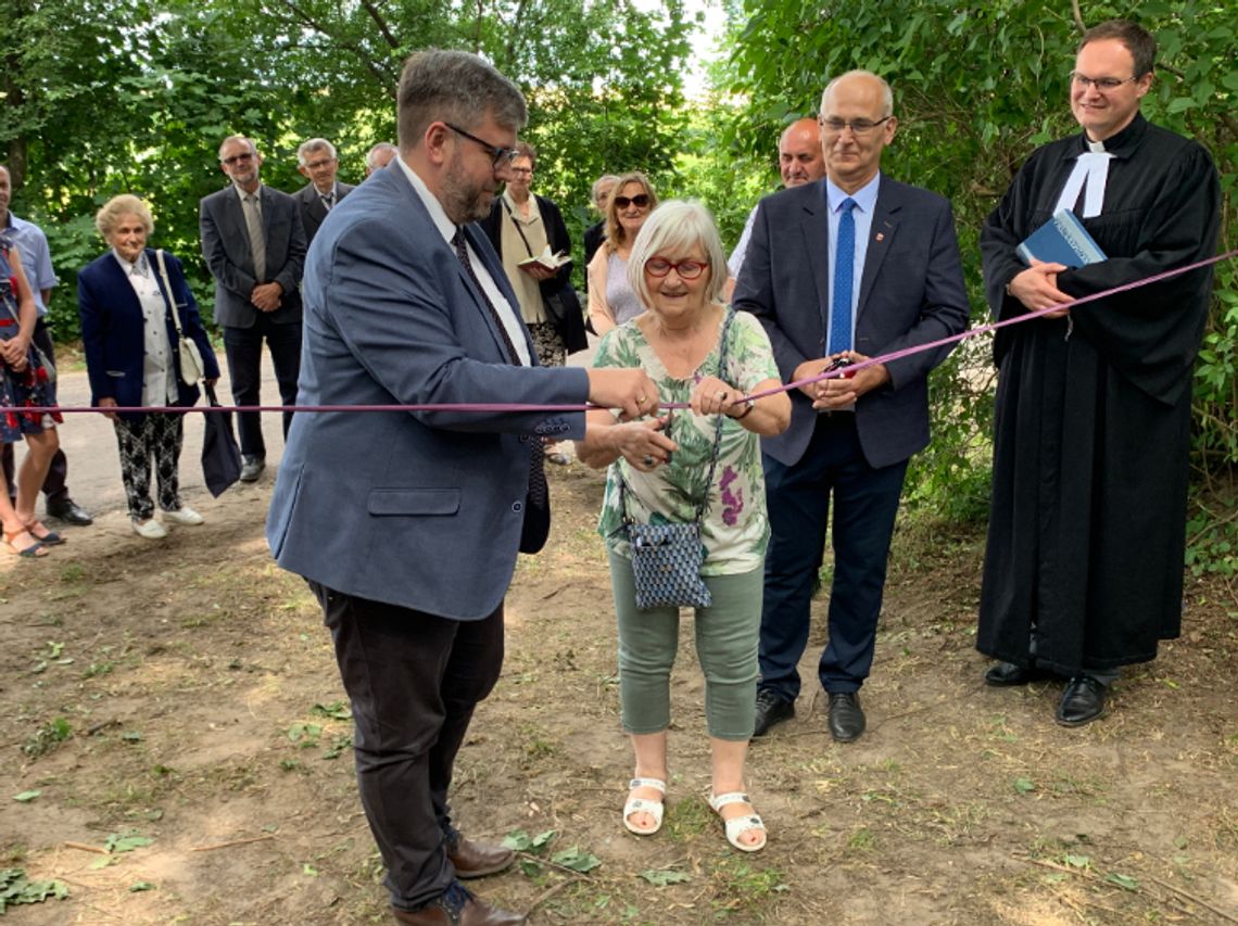 Z szacunku dla przodków. Ratując od zapomnienia