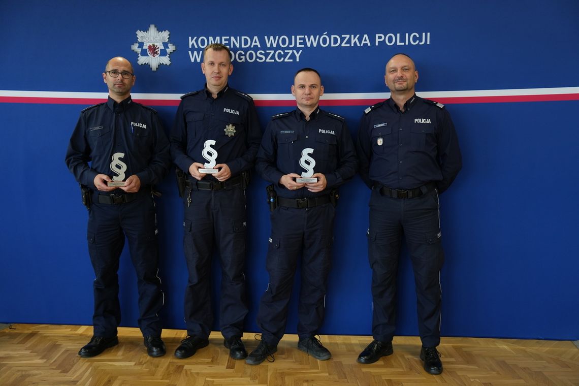 Zwyciężcy wojewódzkich eliminacji do VI Ogólnopolskiego Konkursu dla policjantów Zwyciężcy wojewódzkich eliminacji do VI Ogólnopolskiego Konkursu dla policjantów