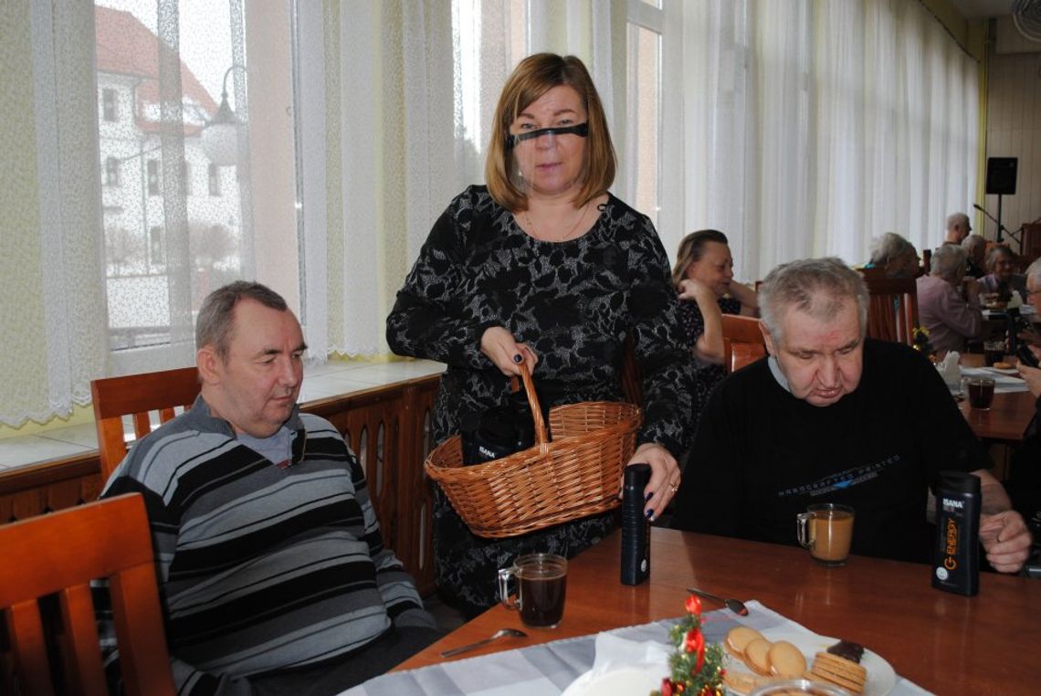 Życzenia, upominki i szczepienie. U jubilatów – babć i dziadków!